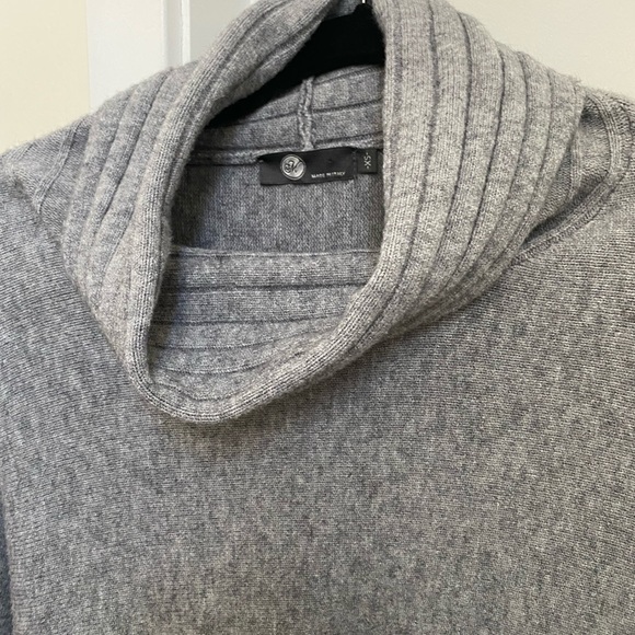 Grey sweater - Picture 2 of 5